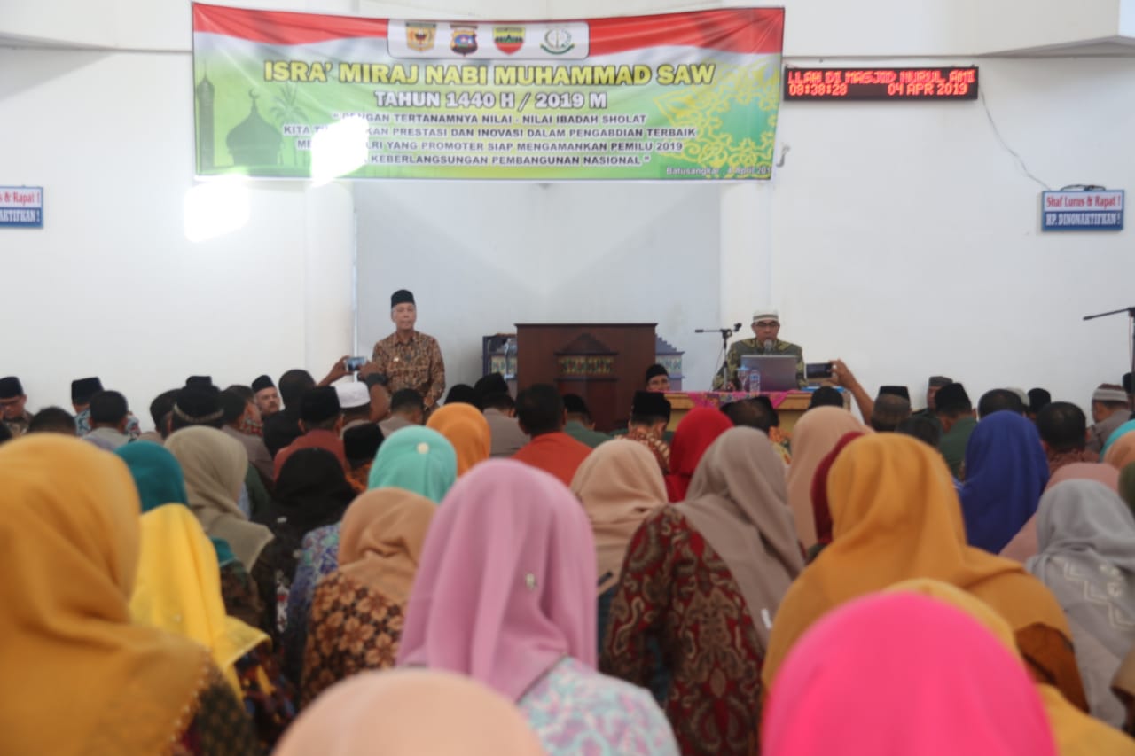 Bupati Irdinansyah Hadiri isra Miraj bersama, di Masjid Nurul Amin, Pagaruyung, Batusangkar